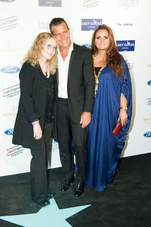 Mia-Farrow,-Antonio-Banderas-y-Sandra-García-Sanjuán_foto-Ana-Belén-Fernández_9.8.14_Starlite-Gala-2014