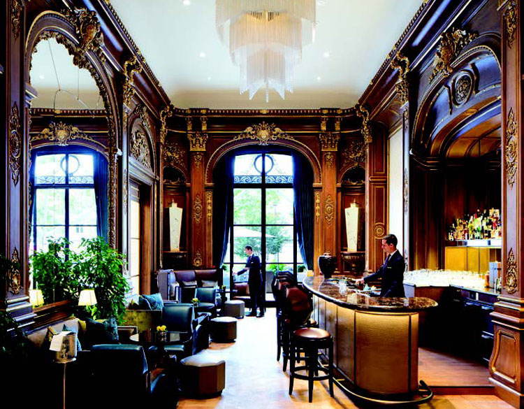 Glamorous Photo Shoot - Home & Lifestyle Magazine