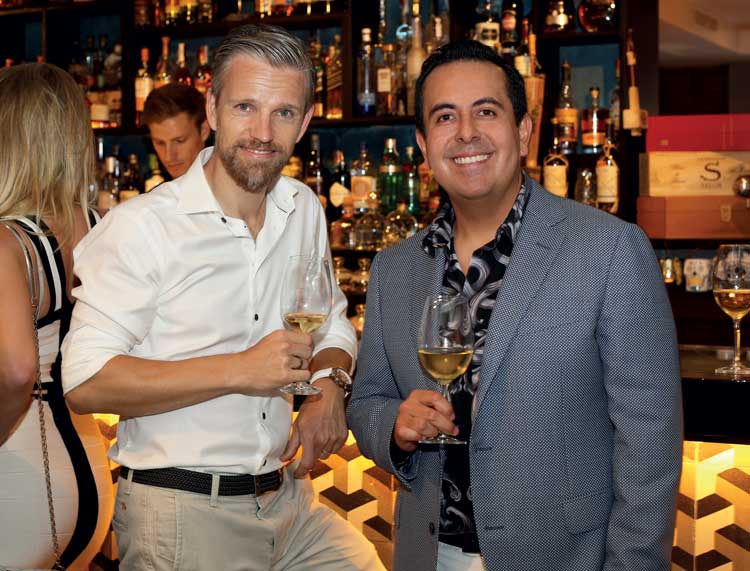 UNCORKING A SPECIAL EVENING OF FINE CHAMPAGNE AND CAVIAR - Home and Lifestyle Magazine