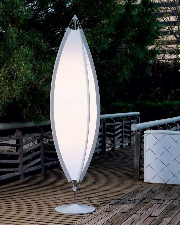 LIGHTING UP the outdoors - Home and Lifestyle Magazine