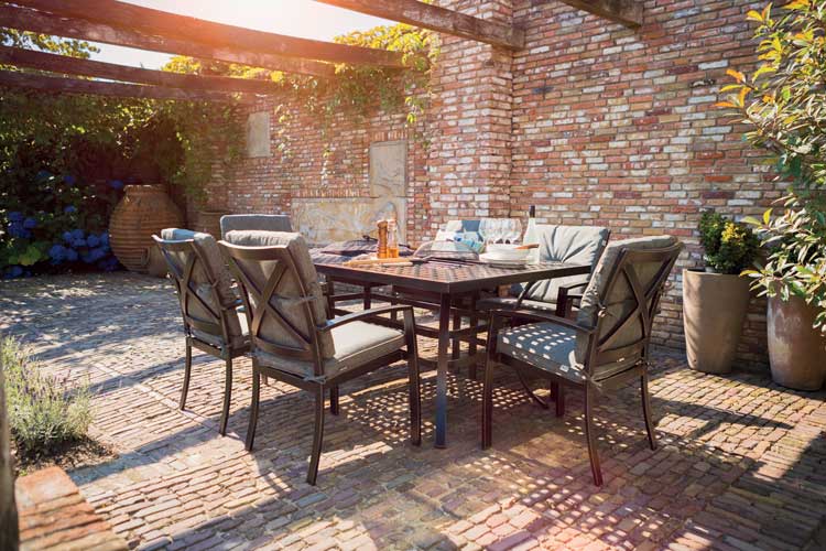 Eating Out At Home - Home and Lifestyle Magazine