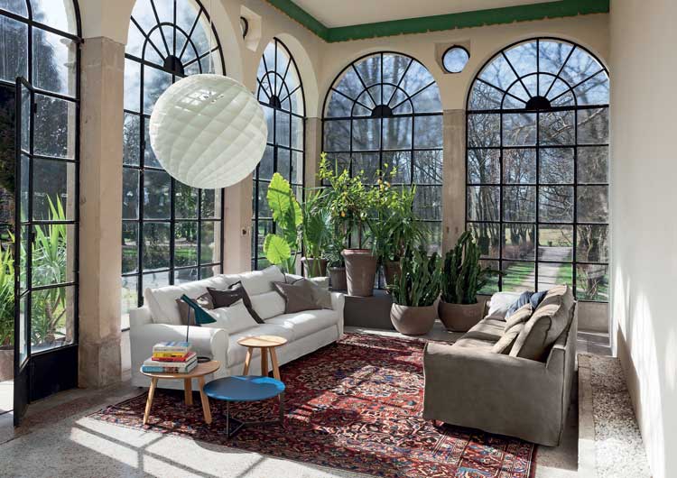 Living It Up - Home and Lifestyle Magazine